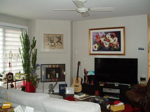 Salon - 179 Boul. De La Cité-Des-Jeunes, Vaudreuil-Dorion, QC - Indoor Photo Showing Living Room With Fireplace