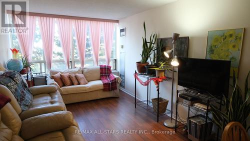 332 - 3 Greystone Walk Drive, Toronto, ON - Indoor Photo Showing Living Room