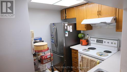 332 - 3 Greystone Walk Drive, Toronto, ON - Indoor Photo Showing Kitchen