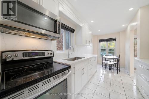 7421 Doverwood Drive, Mississauga, ON - Indoor Photo Showing Kitchen