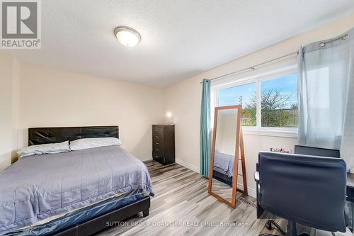 7421 Doverwood Drive, Mississauga, ON - Indoor Photo Showing Bedroom