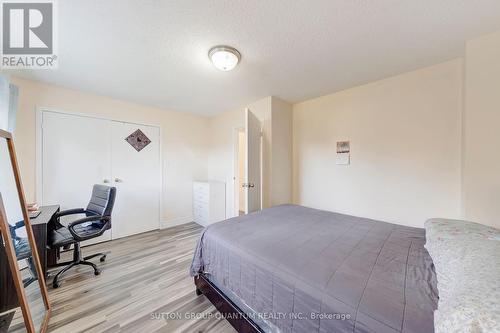 7421 Doverwood Drive, Mississauga, ON - Indoor Photo Showing Bedroom