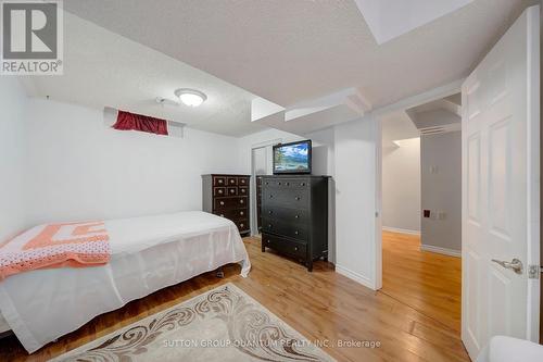 7421 Doverwood Drive, Mississauga, ON - Indoor Photo Showing Bedroom