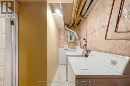 7421 Doverwood Drive, Mississauga, ON - Indoor Photo Showing Laundry Room