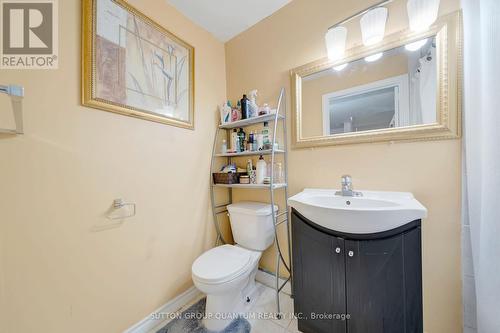 7421 Doverwood Drive, Mississauga, ON - Indoor Photo Showing Bathroom