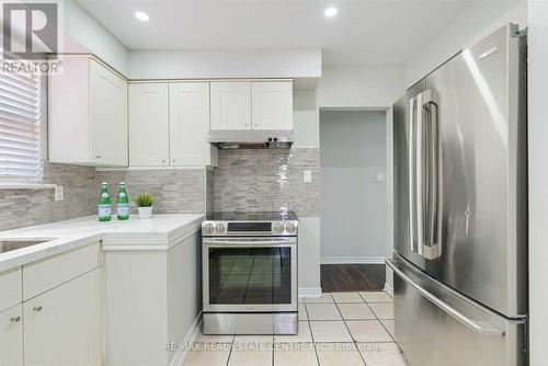 Upper - 11 Garfield Crescent, Brampton, ON - Indoor Photo Showing Kitchen With Upgraded Kitchen