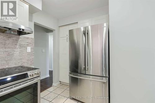 Upper - 11 Garfield Crescent, Brampton, ON - Indoor Photo Showing Kitchen