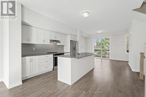 15 Folcroft Street, Brampton, ON - Indoor Photo Showing Kitchen