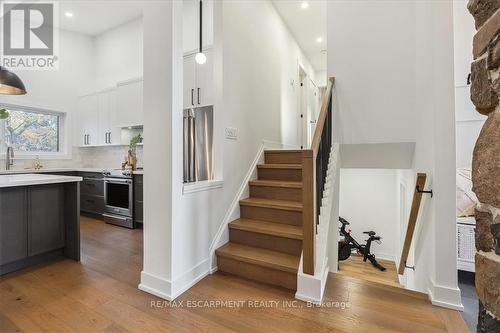 5394 Bird Cage Walk, Burlington, ON - Indoor Photo Showing Kitchen