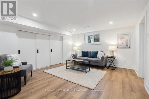 5394 Bird Cage Walk, Burlington, ON - Indoor Photo Showing Living Room