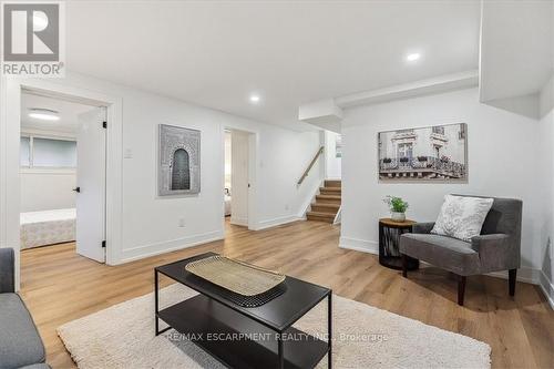 5394 Bird Cage Walk, Burlington, ON - Indoor Photo Showing Living Room