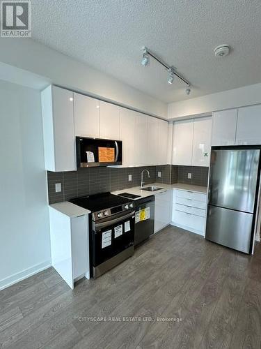 516 - 225 Malta Avenue W, Brampton, ON - Indoor Photo Showing Kitchen