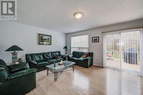 45 Critcher Avenue, Cambridge, ON - Indoor Photo Showing Living Room