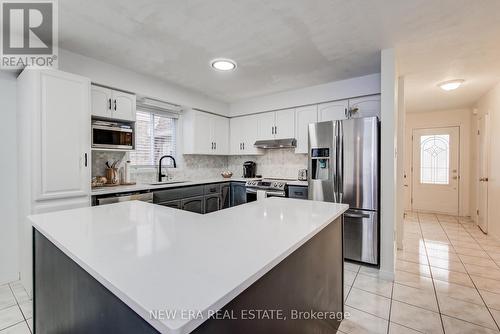 45 Critcher Avenue, Cambridge, ON - Indoor Photo Showing Kitchen With Upgraded Kitchen