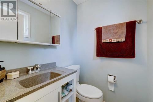 940 Rundlecairn Way Ne, Calgary, AB - Indoor Photo Showing Bathroom