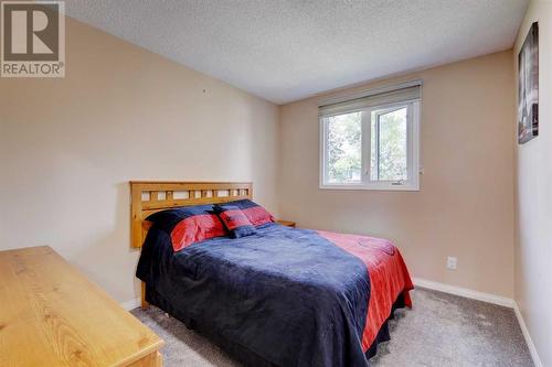 940 Rundlecairn Way Ne, Calgary, AB - Indoor Photo Showing Bedroom