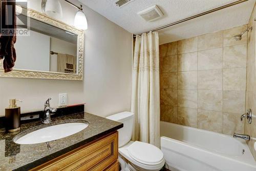 940 Rundlecairn Way Ne, Calgary, AB - Indoor Photo Showing Bathroom