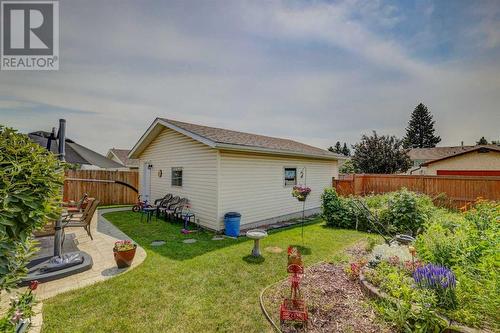 940 Rundlecairn Way Ne, Calgary, AB - Outdoor