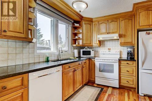 940 Rundlecairn Way Ne, Calgary, AB - Indoor Photo Showing Kitchen