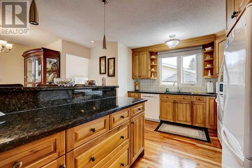 940 Rundlecairn Way Ne, Calgary, AB - Indoor Photo Showing Kitchen