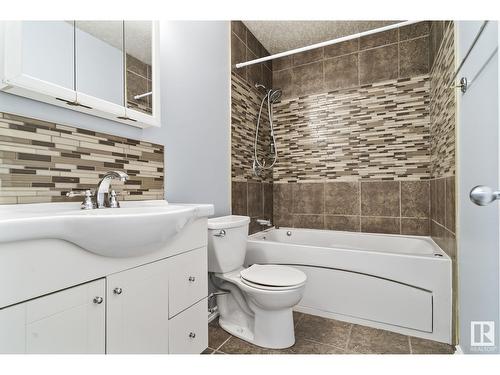 3191 139 Av Nw Nw, Edmonton, AB - Indoor Photo Showing Bathroom