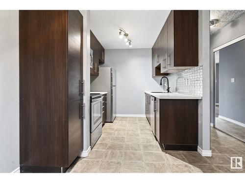 3191 139 Av Nw Nw, Edmonton, AB - Indoor Photo Showing Kitchen