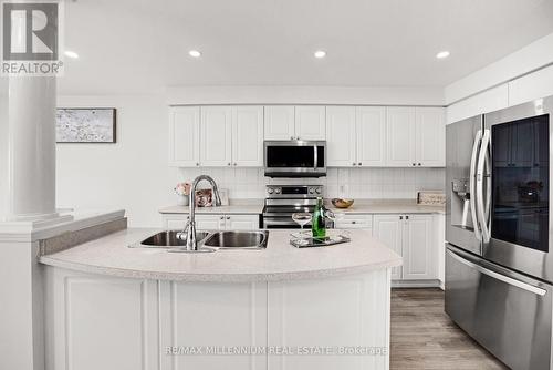 21 Casabel Drive, Vaughan, ON - Indoor Photo Showing Kitchen With Double Sink With Upgraded Kitchen