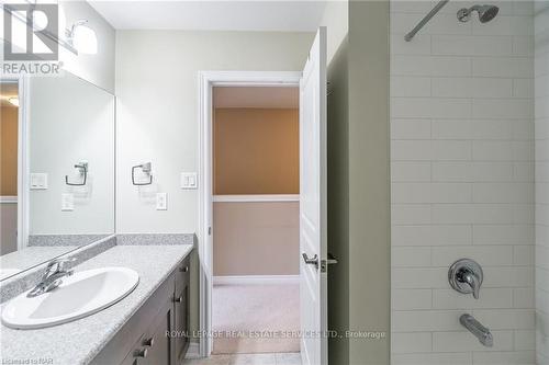 79 - 541 Winston Road, Grimsby, ON - Indoor Photo Showing Bathroom