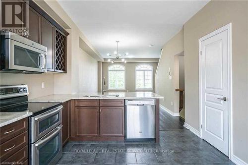 79 - 541 Winston Road, Grimsby, ON - Indoor Photo Showing Kitchen With Upgraded Kitchen