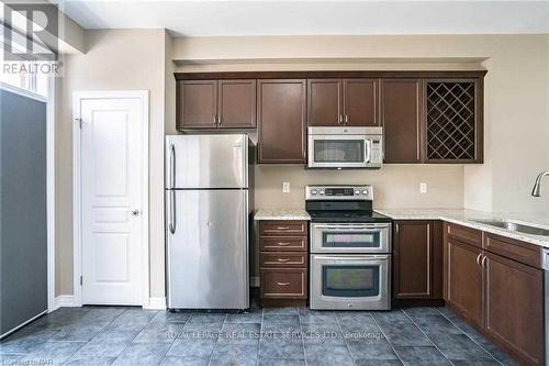 79 - 541 Winston Road, Grimsby, ON - Indoor Photo Showing Kitchen