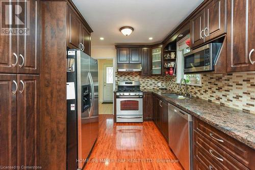 17 North Alarton Street, Mississauga, ON - Indoor Photo Showing Kitchen With Double Sink With Upgraded Kitchen