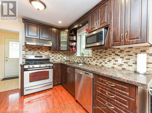 17 North Alarton Street, Mississauga, ON - Indoor Photo Showing Kitchen