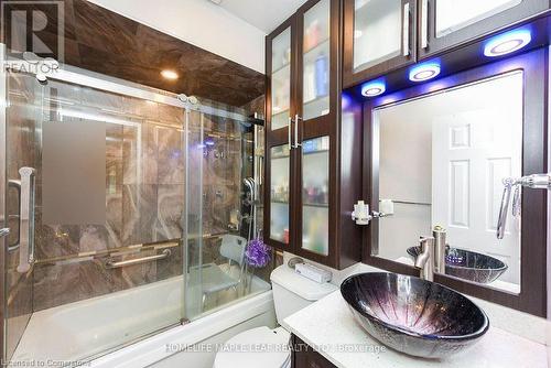 17 North Alarton Street, Mississauga, ON - Indoor Photo Showing Bathroom