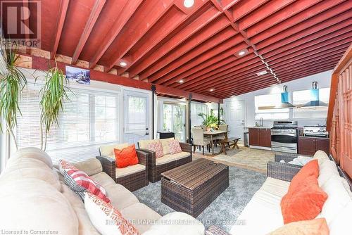 17 North Alarton Street, Mississauga, ON - Indoor Photo Showing Living Room