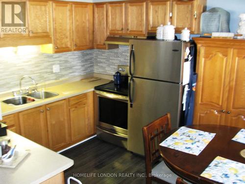 337-339 Saulsbury Street E, Strathroy-Caradoc (Nw), ON - Indoor Photo Showing Kitchen With Double Sink