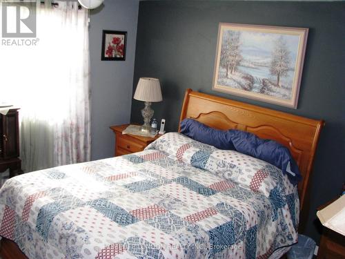 337-339 Saulsbury Street E, Strathroy-Caradoc (Nw), ON - Indoor Photo Showing Bedroom