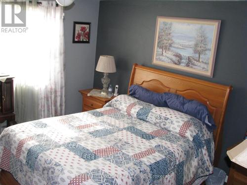 337-339 Saulsbury Street E, Strathroy-Caradoc (Nw), ON - Indoor Photo Showing Bedroom