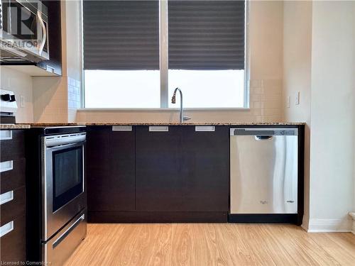 75 Eglinton Avenue W Unit# 2307, Mississauga, ON - Indoor Photo Showing Kitchen