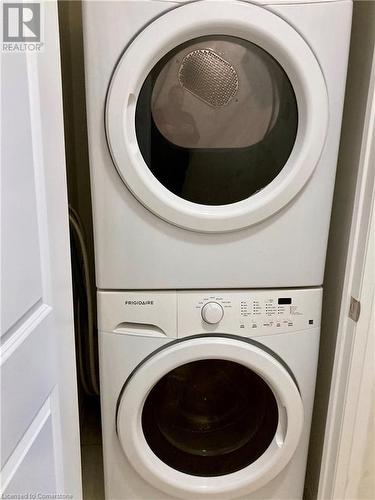 75 Eglinton Avenue W Unit# 2307, Mississauga, ON - Indoor Photo Showing Laundry Room