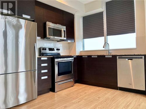 75 Eglinton Avenue W Unit# 2307, Mississauga, ON - Indoor Photo Showing Kitchen With Stainless Steel Kitchen With Upgraded Kitchen