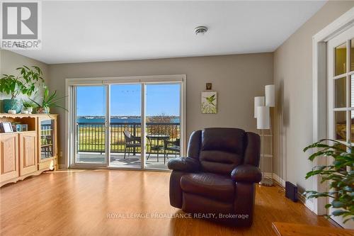 7 - 410 King Street E, Prescott, ON - Indoor Photo Showing Living Room