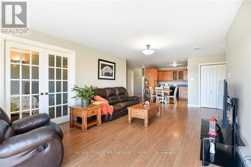 7 - 410 King Street E, Prescott, ON - Indoor Photo Showing Living Room