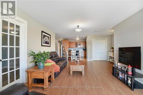 7 - 410 King Street E, Prescott, ON - Indoor Photo Showing Living Room