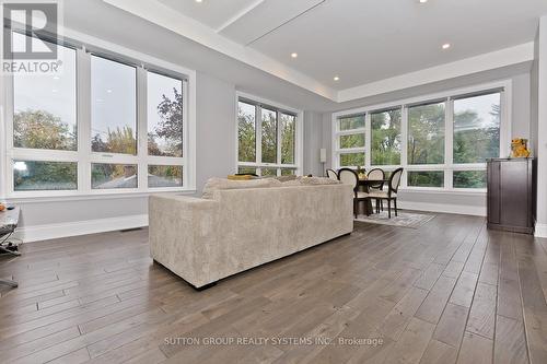 15 Old Oak Drive, Toronto, ON - Indoor Photo Showing Living Room