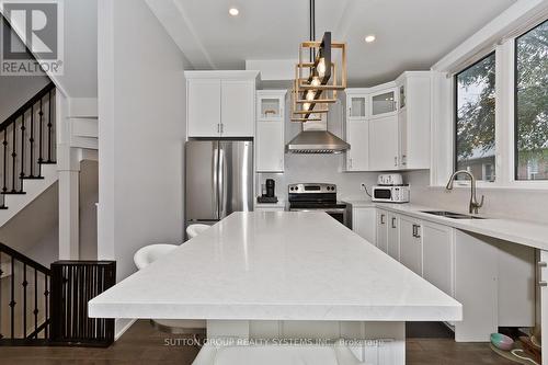 15 Old Oak Drive, Toronto, ON - Indoor Photo Showing Kitchen With Upgraded Kitchen