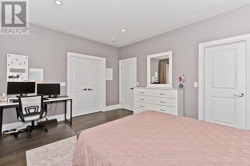 15 Old Oak Drive, Toronto, ON - Indoor Photo Showing Bedroom