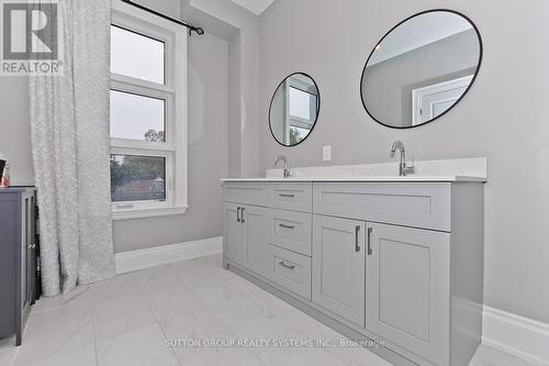 15 Old Oak Drive, Toronto, ON - Indoor Photo Showing Bathroom