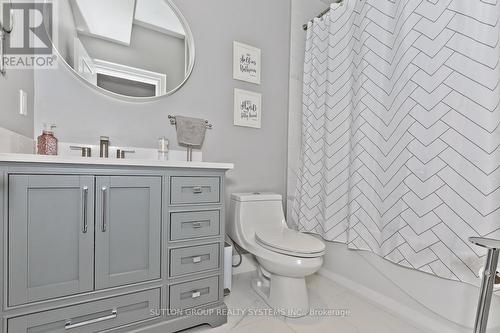 15 Old Oak Drive, Toronto, ON - Indoor Photo Showing Bathroom