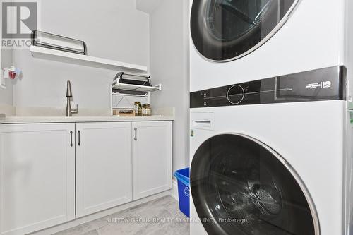 15 Old Oak Drive, Toronto, ON - Indoor Photo Showing Laundry Room