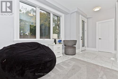 15 Old Oak Drive, Toronto, ON - Indoor Photo Showing Bedroom